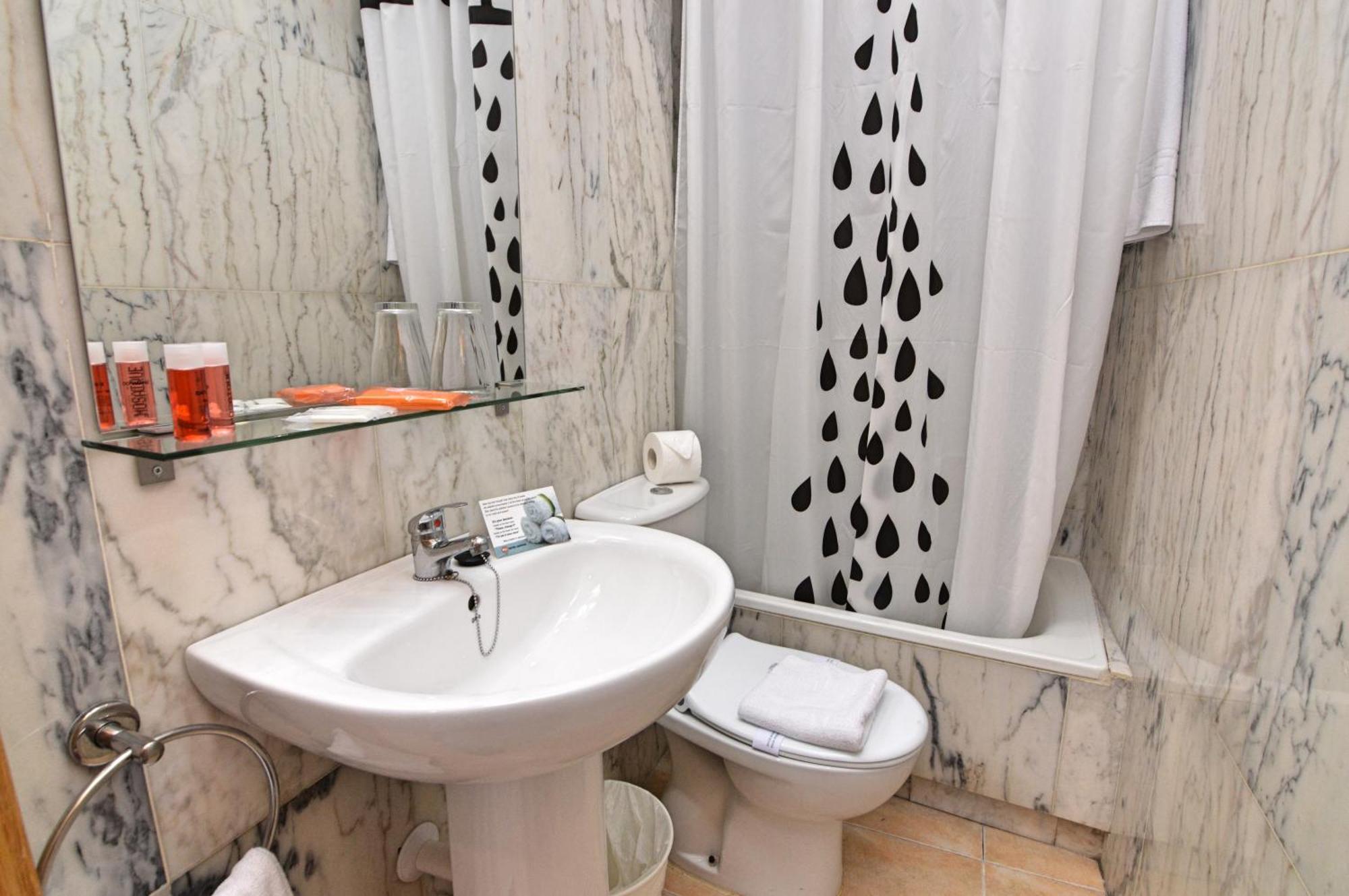 Hotel Queens - Adults Only Benidorm Room photo